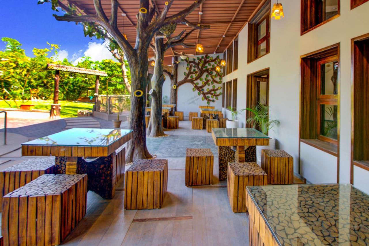 Club Mahindra Netrang Hotel Exterior photo