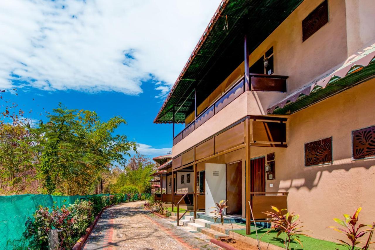Club Mahindra Netrang Hotel Exterior photo