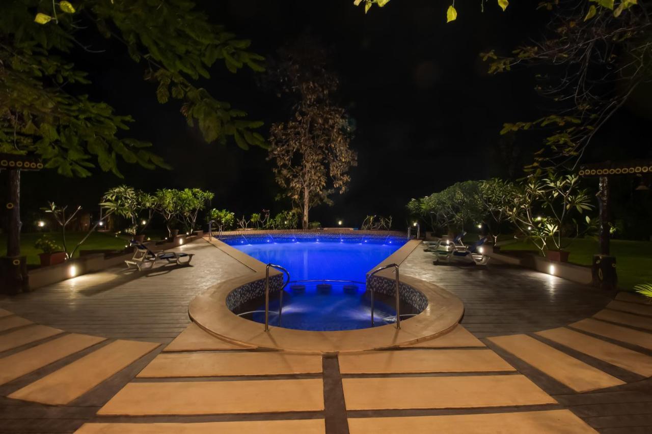 Club Mahindra Netrang Hotel Exterior photo