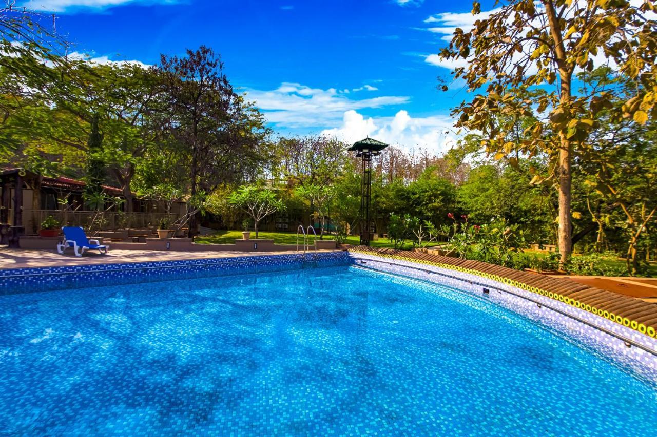 Club Mahindra Netrang Hotel Exterior photo