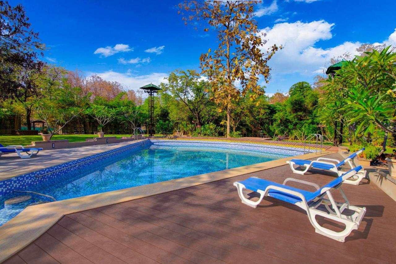 Club Mahindra Netrang Hotel Exterior photo