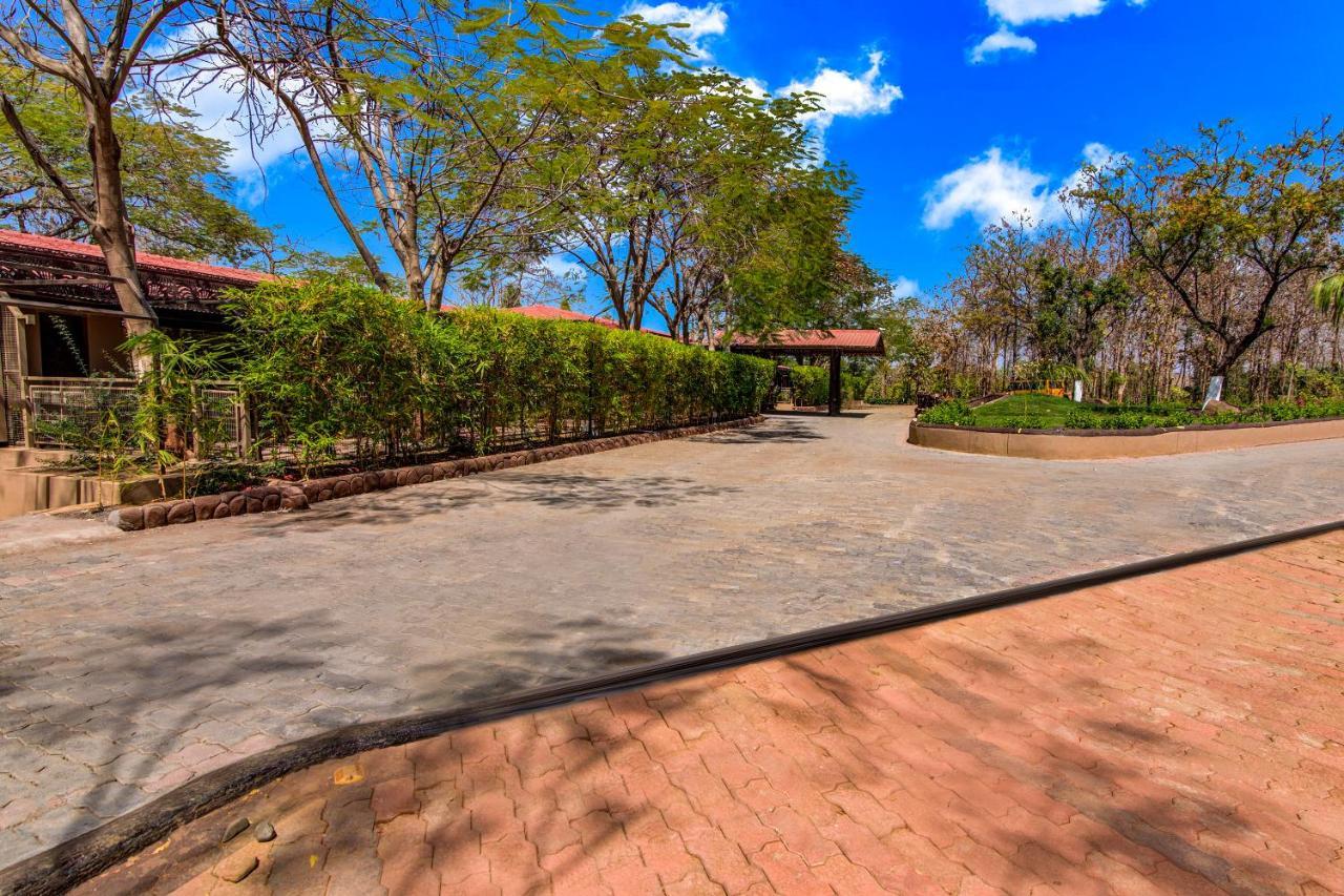 Club Mahindra Netrang Hotel Exterior photo