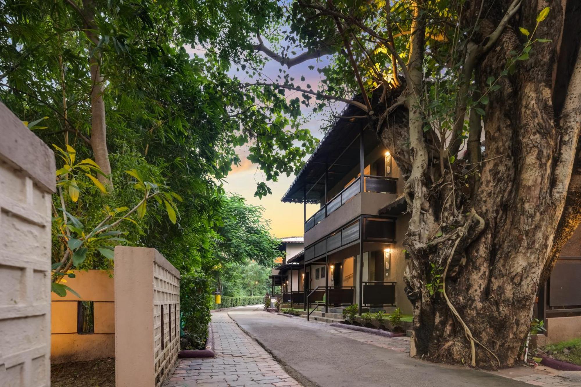 Club Mahindra Netrang Hotel Exterior photo