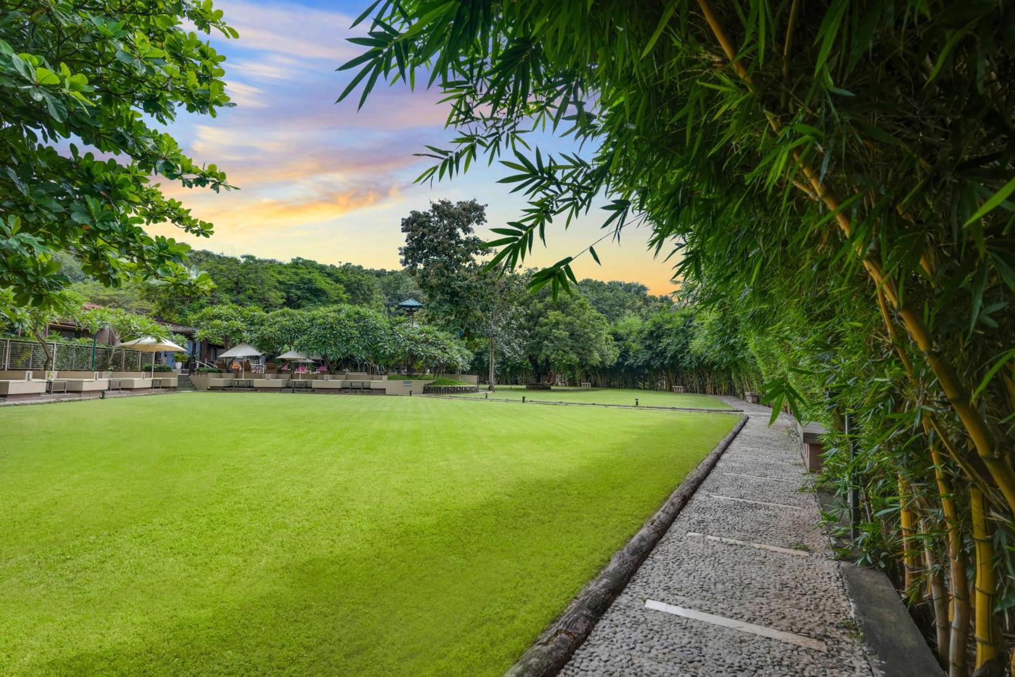 Club Mahindra Netrang Hotel Exterior photo
